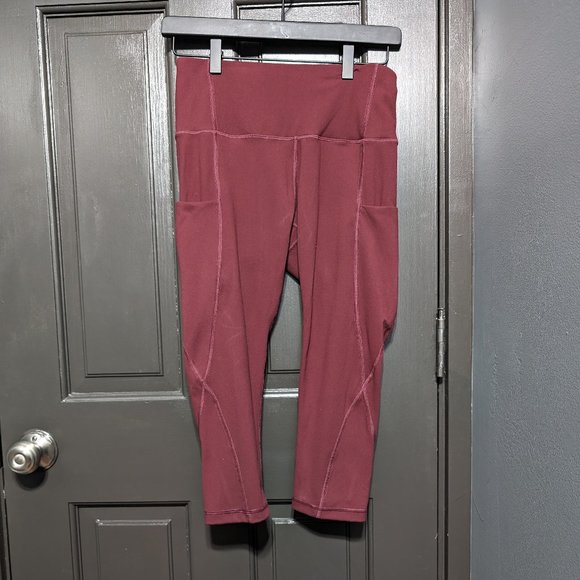 PHISOCKAT Wine Red Capri Yoga Legging - Picture 4 of 7